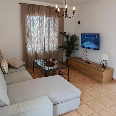 Vila Castillo, Calle De Palmeras
