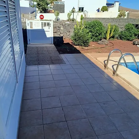 Vila Castillo, Calle De Palmeras