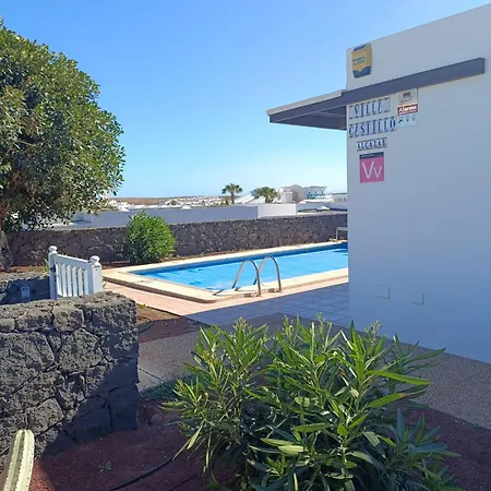 Castillo, Calle De Palmeras